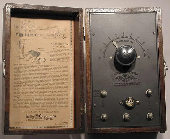 GE / RCA model ER753A portable crystal radio receiver