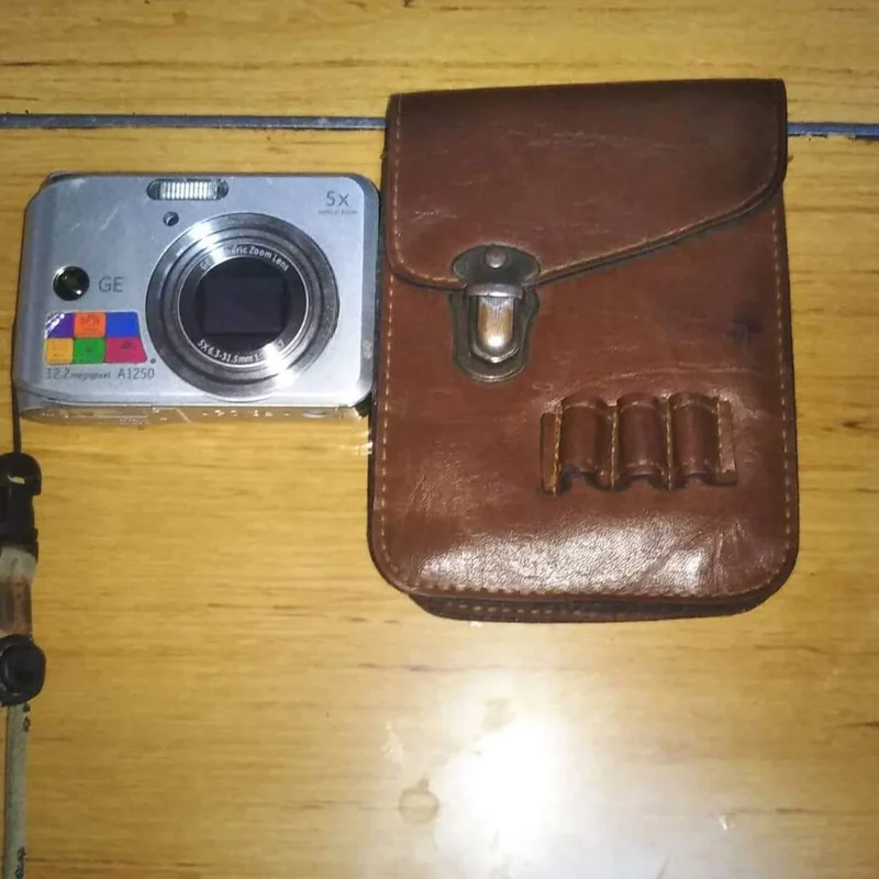 GE A1250 digital camera