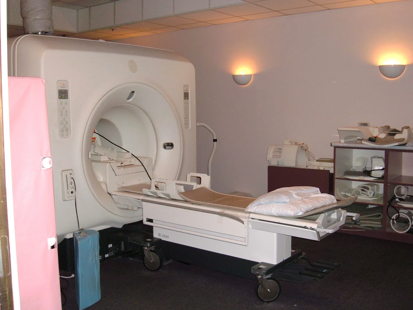 GE Signa MRI system