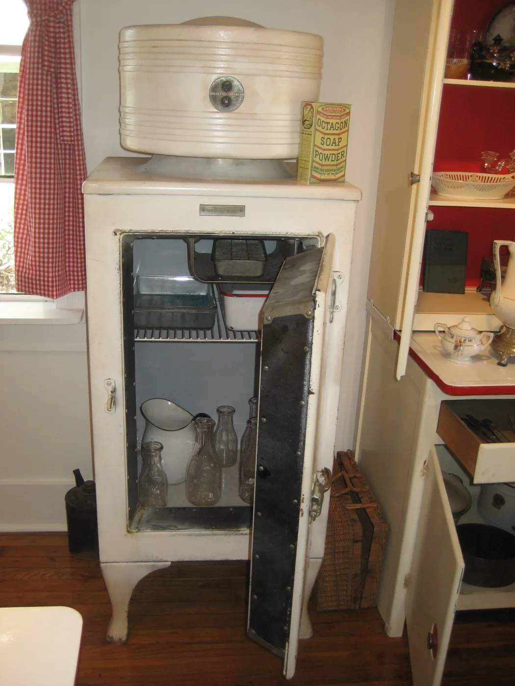 GE refrigerator, 1920s, Pensacola house museum