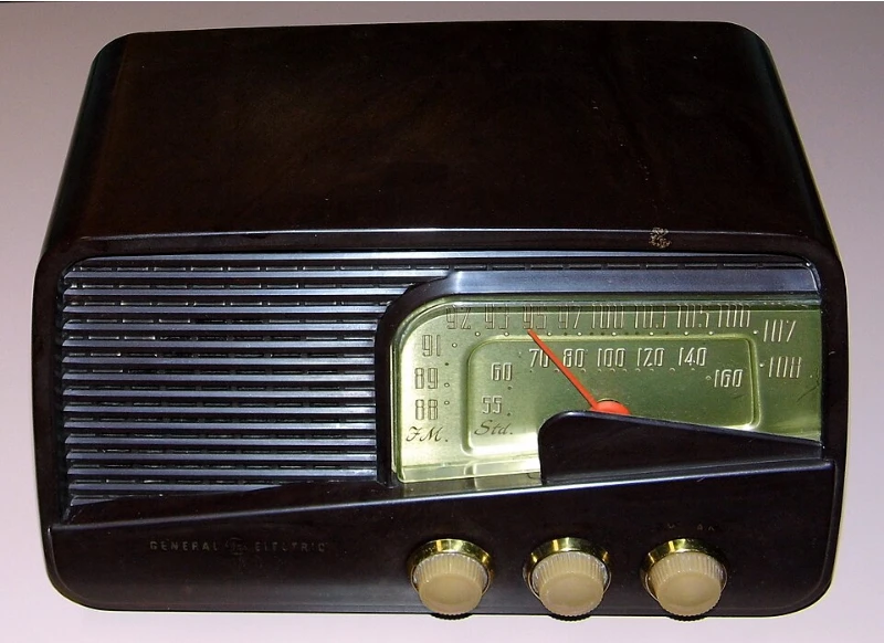 A vintage GE Model 218 radio