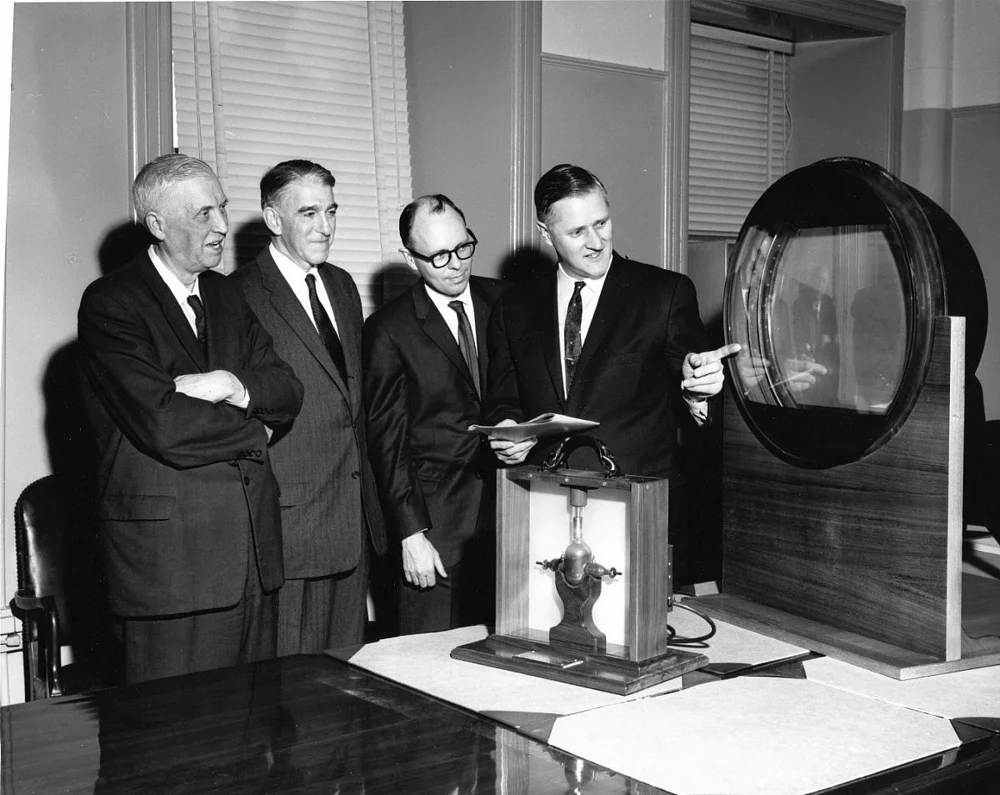 General Electric Color Television Tube, single beam deflecting