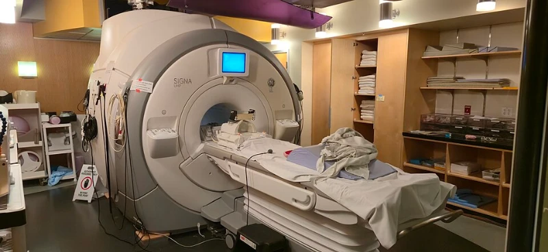 GE SIGNA UHP research MRI