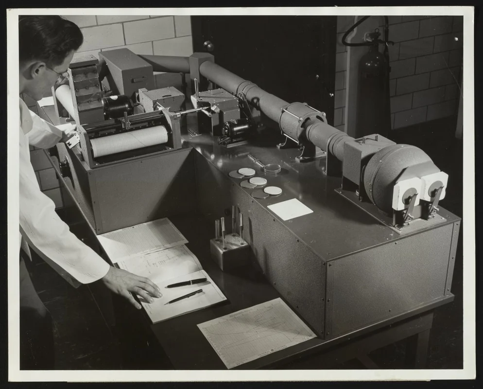 GE recording spectrophotometer for plastics research