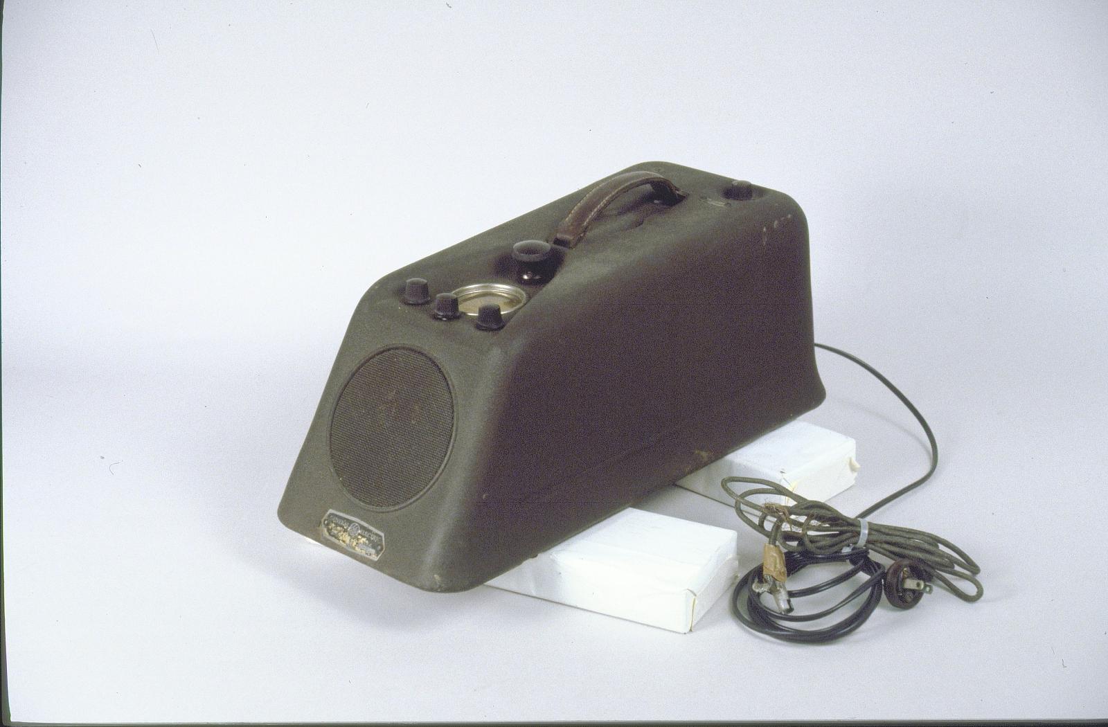 GE B-52 automobile radio