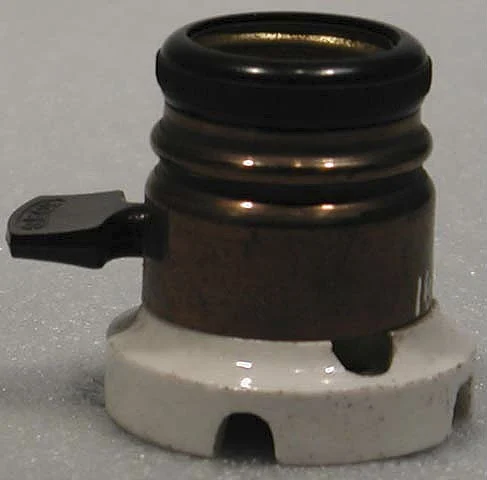 GE surface-mounted lamp socket