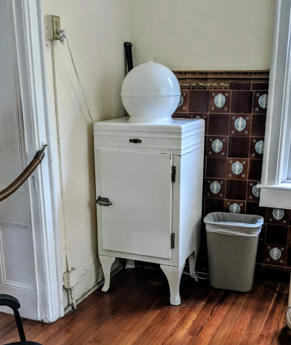 GE refrigerator, 1930s, Hemingway House